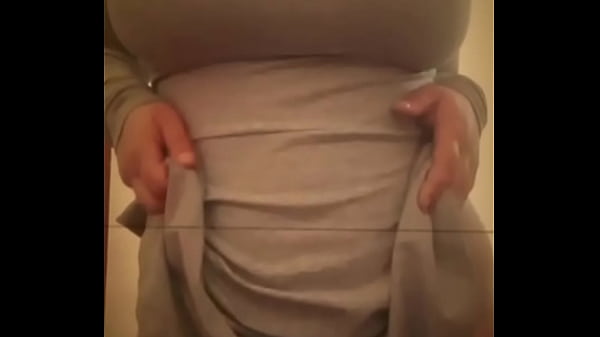 Play MP4 - Ninfa ense&ntilde;a sus grandes pechos