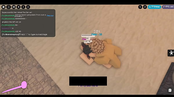 Une bite_à la peau légère me pilonne les trous