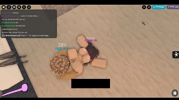 Une bite &agrave_ la peau l&eacute_g&egrave_re me pilonne les trous