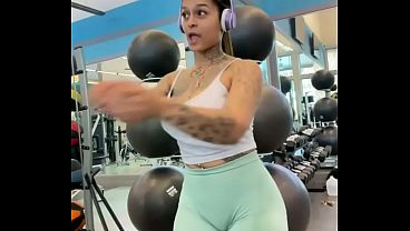 Lightskin dancing for creampie