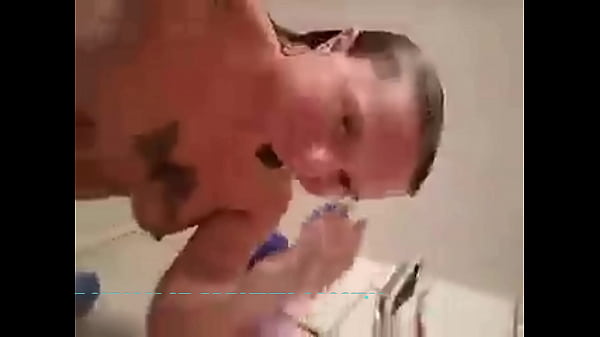 Nonton She Loves Her Toys! thumbnail