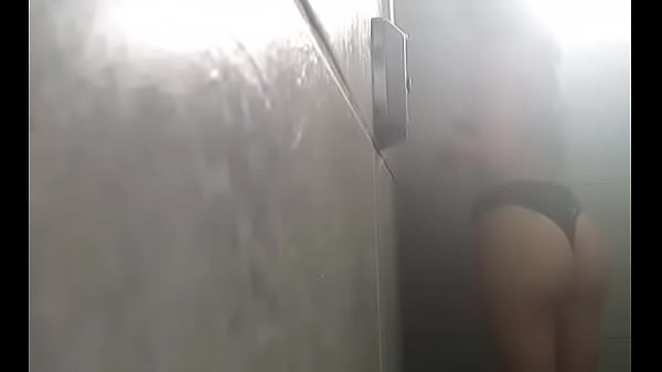 Nonton Novinhas Exibindo Corp&atilde;o No Banho thumbnail