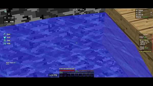 Novinha magrela tomando banhode piscina