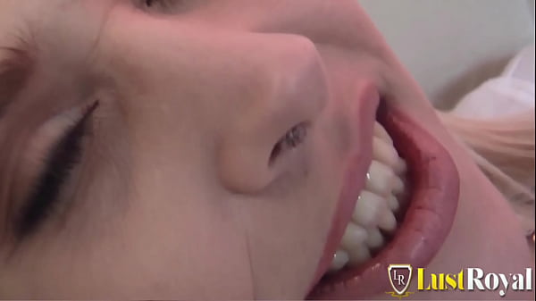 Amateur slut shows the full fuck program 