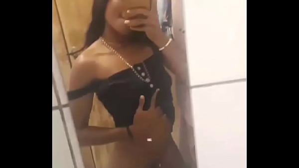 Play MP4 - Baixinha tirando shortinho