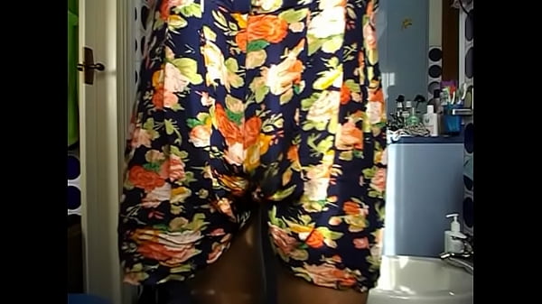 DSCN0789.AVI ...it'_s me, with my floral dress,masturbating in my bathroom1