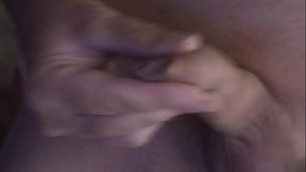 Play MP4 - Wichsen auf dem Sofa 4