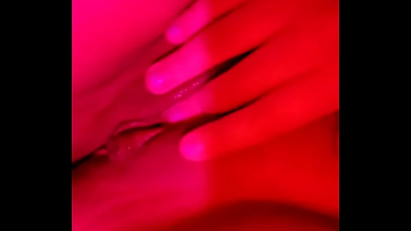 Play MP4 - Putita se mete los dedos