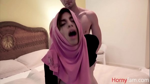 ARAB SLUT NEEDS WHITE_STEPDADDYs COCK to RIDE