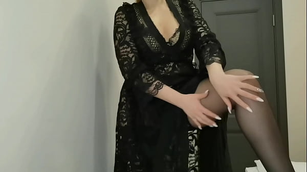 Redhaired milf gives a masturbation lesson