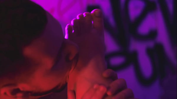 Play MP4 - BBW Foot Worship & Pussy Licking