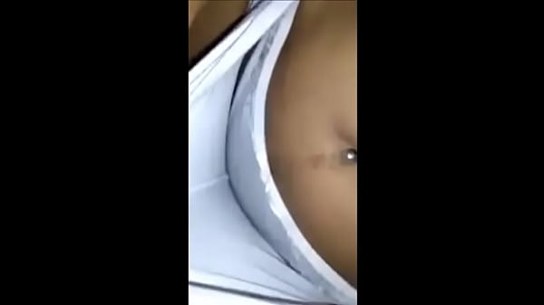 Play MP4 - cantora b&period; fica louca no palco