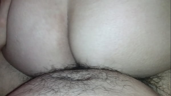 Super culo drenando m&iacute;a guevas pesadas de grumos