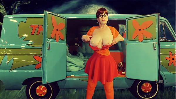 Mature Velma cosplay blowjob 