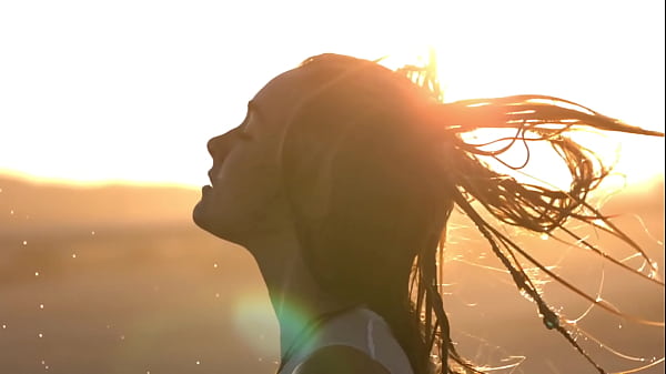 Sexy Slo-Motion Surf Models in 1000fps - HelloKisses.co 