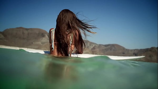 Sexy SloMotion_Surf Models in 1000fps HelloKisses co