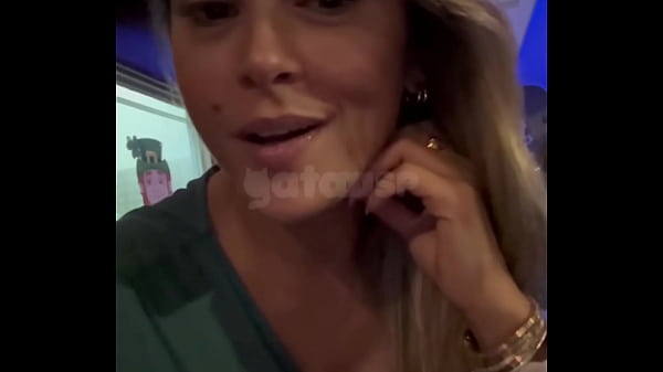 Sa&iacute; Um Neg&atilde;o Bbc Sem O Corno Na Minha Cidade E Depois Fui Pro Hotel Dele E Ainda Fiz Uma Chamada De V&iacute;deo Pro Manso thumbnail