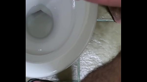 Play MP4 - Peludo gozando na privada bem gostoso