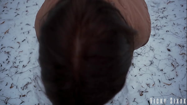 Play MP4 - Slutty girlfriend relaxes my fat cock in snowy winter park