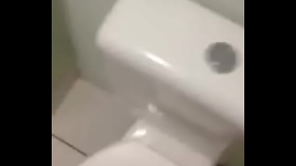 Nonton Corno Pega V&iacute;deo No Watts Da Esposa. O Amigo Do Casal Imprimiu A Foto Dela E.. thumbnail