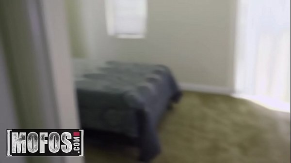 Play MP4 - &lpar;Jenna Sativa&comma; Whitney Wright&rpar; - Girls Gone POV - MOFOS