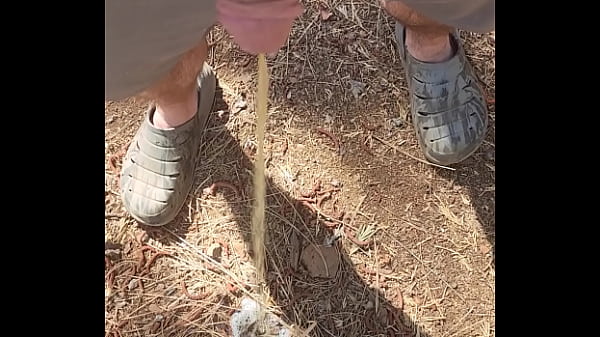 Kaso221 - short outdoors pee 