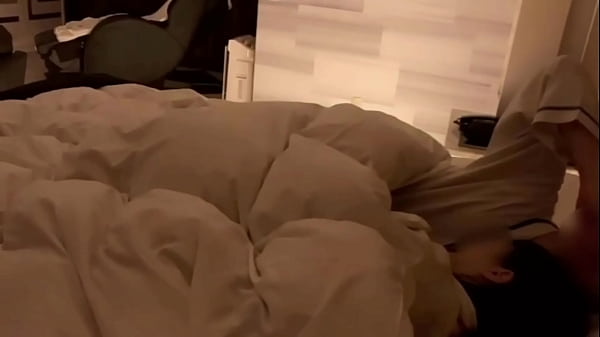 Nonton 初めてのラブホ 早朝にベッドでまったり 騎乗位、寝バック、正常位..色んな体位で濃厚な中出しsexする素人カップル/japanese Amateur Hentai thumbnail