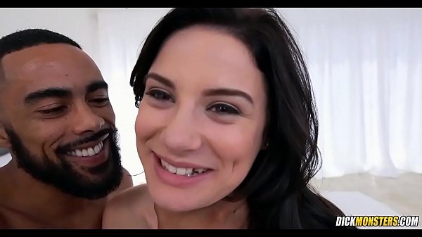 Amateur_Babe Kymberlee Anne Comes Face To Face With Anaconda