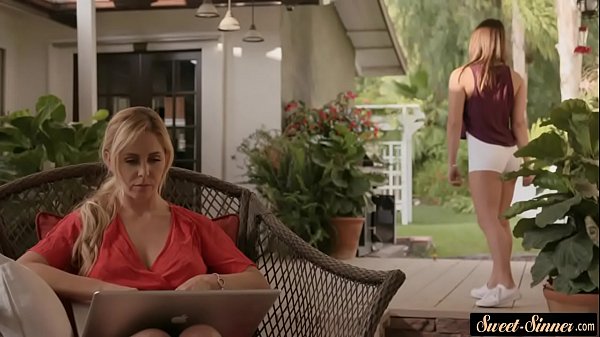 Nonton Slutty Stepdaughter Ir Fucked And Creamed thumbnail