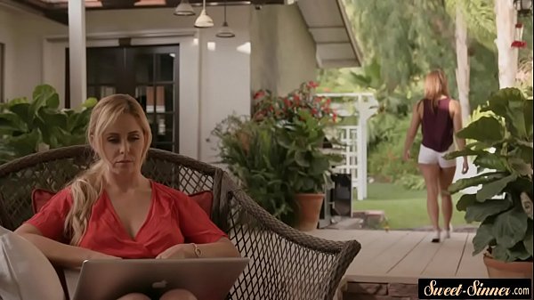 Play MP4 - Slutty stepdaughter IR fucked and creamed