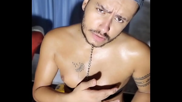 Play MP4 - Brincando com a cueca que o par&ccedil;a esqueceu aqui em casa