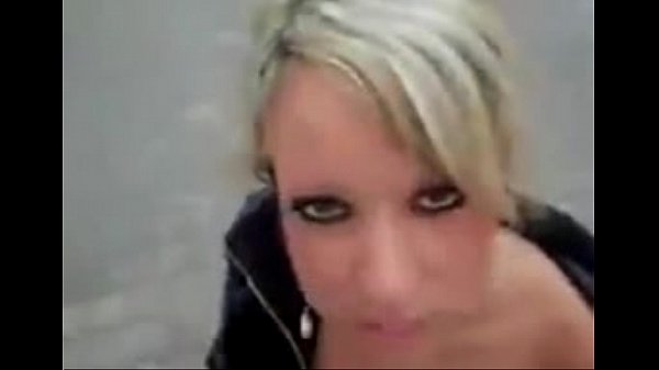 Play MP4 - Super cute girl blows cock in public