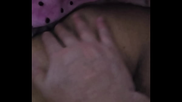 Acariciando su rico culo 