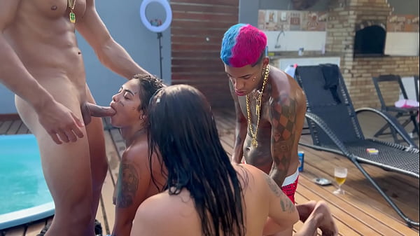 A minha enteada &eacute; sua amiga deram gostoso pra mim e o brinquedo na festa da piscina 