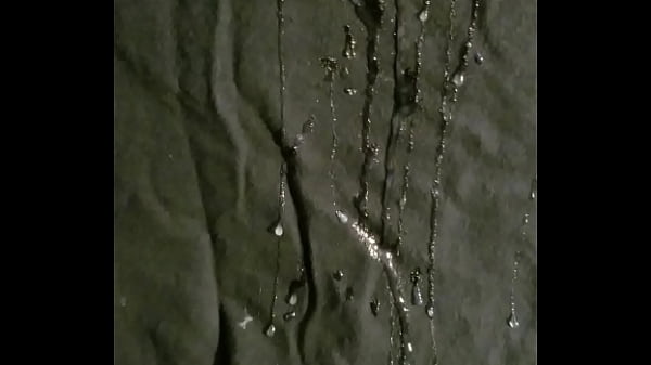 Play MP4 - Big cock cums huge load