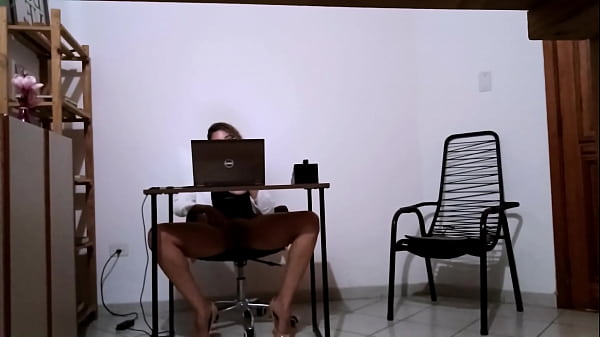 Nonton Secretary Masturbates Alone And Then Has Sex With A Client At The Law Reception. thumbnail