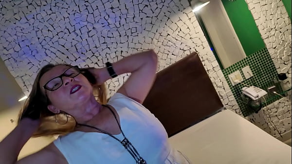 A dama de branca mya milf de uma forma que jamais foi vista 