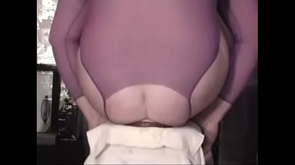 Play MP4 - sexy in lingerie playing with giant toys