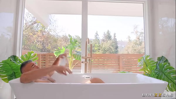 Kissa Kendra Bathtub Fantasy Brazzers download full from zzfull com ima