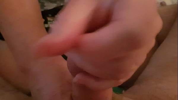 Play MP4 - Girlfriend really likes jerking my really  hard cock