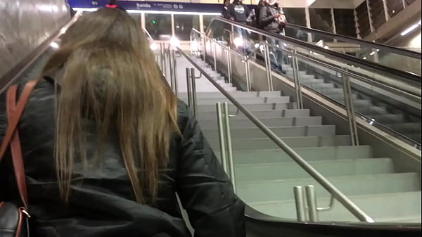 Jaqueta_de Nylon_da Universitária Pt 1