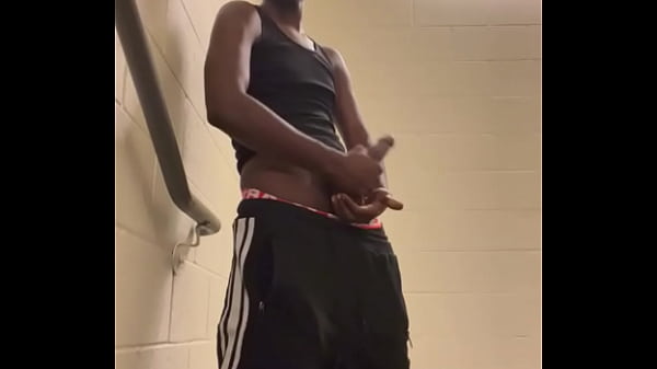 Play MP4 - Stairwell bbc Cumshot