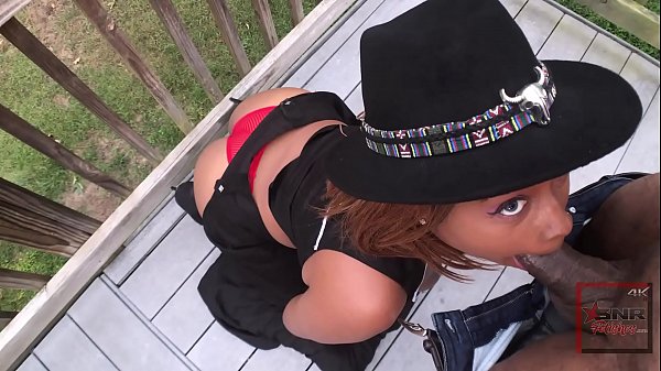 Halloween Cosplay: Rivera FUCKED outside as aSexy Cowgirl 1/2