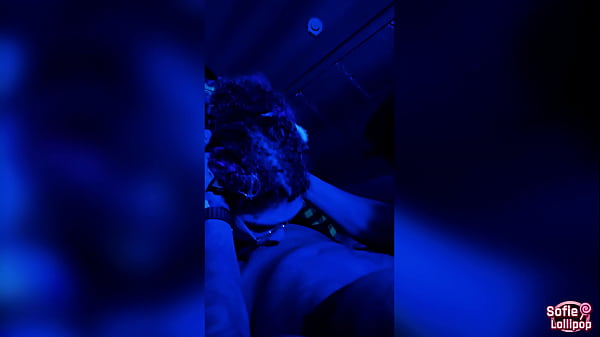 Sofie Lollipop & Vicky M&eacute;nage mamando novinho roludo na festa at&eacute; ele gozar bem gostoso 