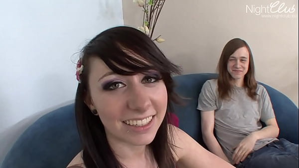 Play MP4 - Warzone Gamer fucks Nerd Girlfriend for Battle pass