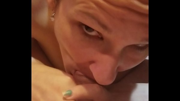 Play MP4 - Lonely momma sucks a fat cock