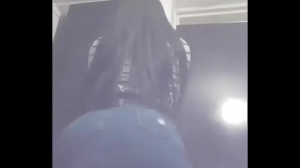 La encontr&eacute_ en TkTk tiene el culo grande