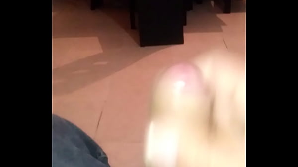 Me masturbo rico y sale mi leche. 