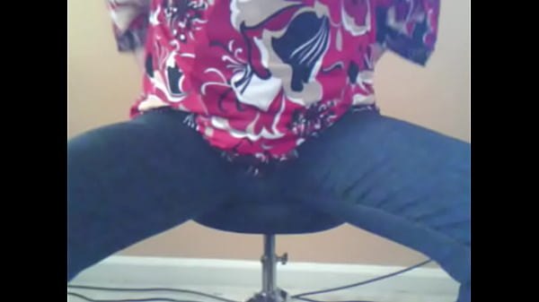 Play MP4 - So horny in tight jeans that I ride a dildo