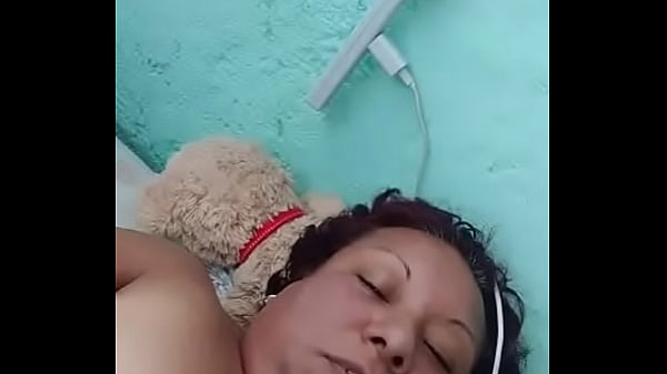 Masturvandose para_el amante mientras el marido no_está